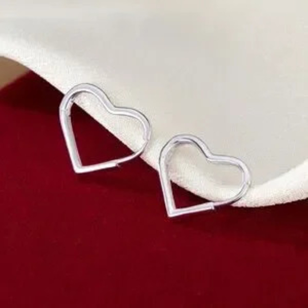 925 Sterling Silver Heart Earrings